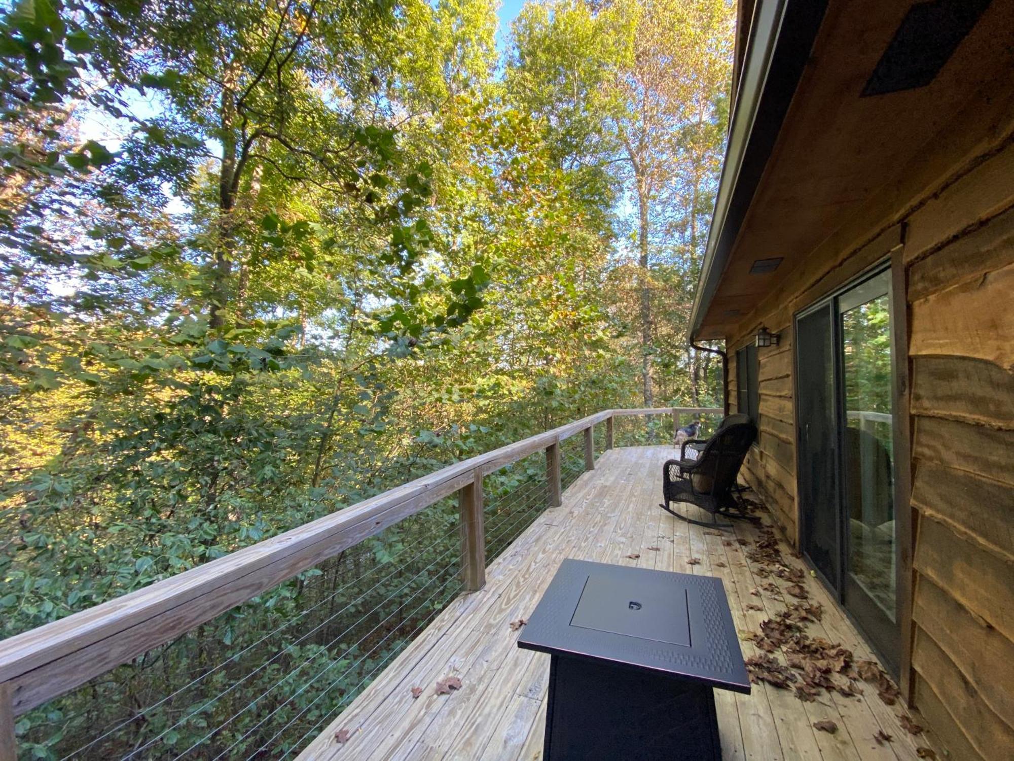 The Treehouse At The Rustic Retreat Hotel แนชวิลล์ ภายนอก รูปภาพ